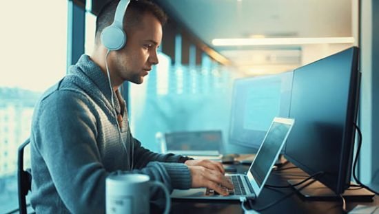How To Connect Wired Earphones to Laptop Windows 10-1
